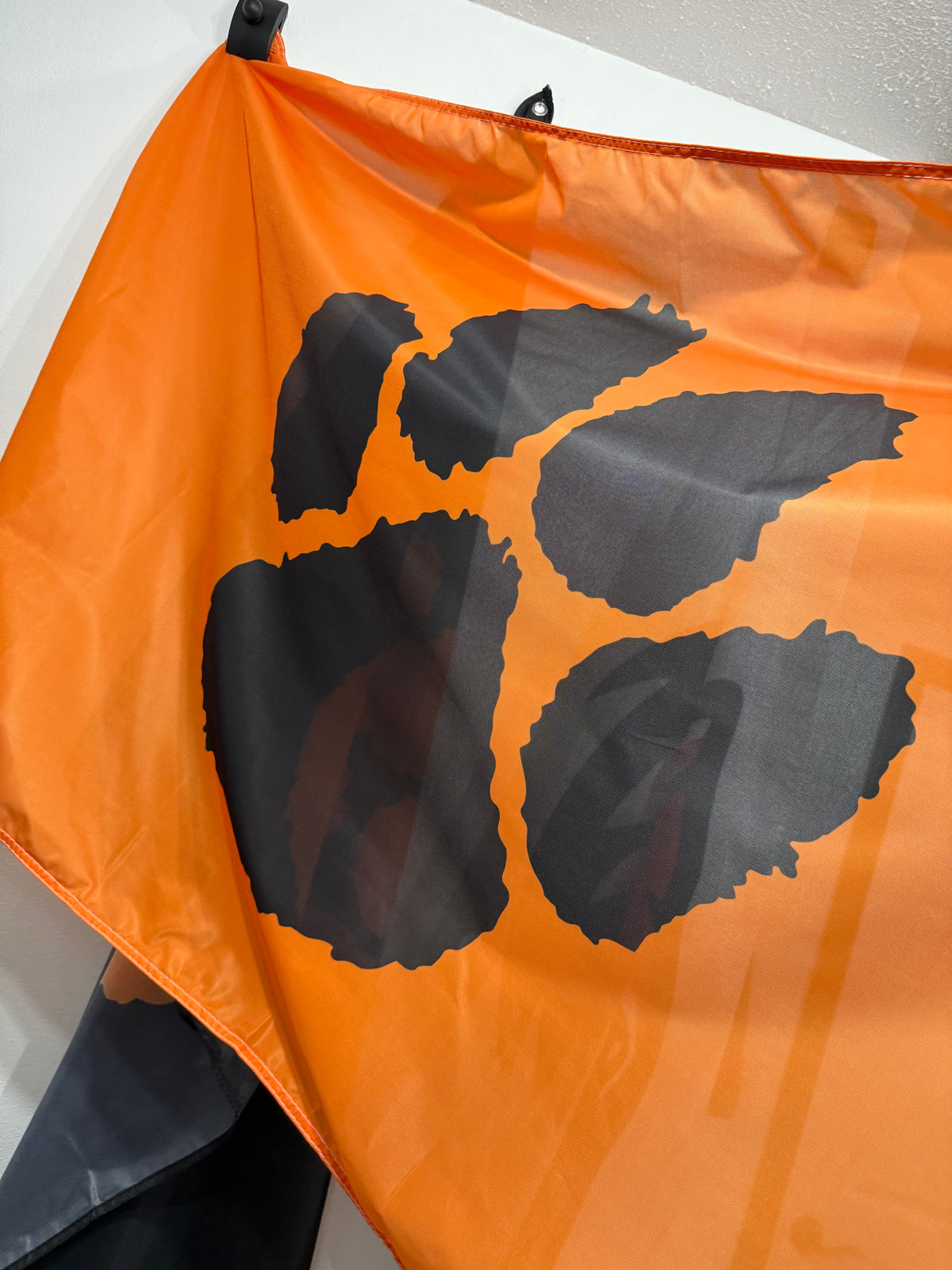 Tiger Paw Flag